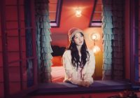 Baru Rilis! Lirik Lagu Penyanyi Korea IU Berjudul Strawberry Moon