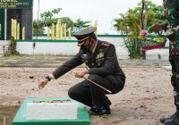 Sambut HUT Ke-76 TNI, Kodim 1022/Tnb Ziarah ke Makam Pahlawan di Pagatan
