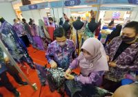 Banjarmasin Masih Level IV :  Mengenakan Masker, Wali Kota Buka Banjarmasin Sasirangan Festival di Duta Mall