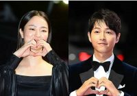 Foto Song Joong Ki Rangkul Jeon Yeo Bin Viral Usai Tatapan Mantan Song Hye Kyo