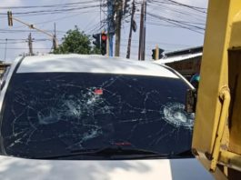 BREAKING NEWS : Pengemudi Mobil Avanza Nyaris diamuk Massa di Jalan Gatot Subroto, dianggap Ugal-ugalan