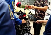 Ular Lidi Sembunyi dalam Body Cover Sepeda Motor di Kertak Baru Martapura