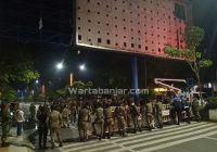 BREAKING NEWS : RICUH, Pembongkaran Bando Reklame di Simpang Kuripan Banjarmasin