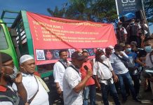 Buruh dan Sopir Truk Mulai Lakukan Aksi di Pintu Masuk Pelabuhan Trisakti Banjarmasin