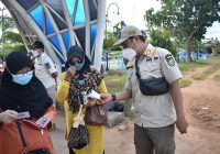 Puluhan Wisatawan Pantai Takisung Langgar Prokes, Satgas Langsung Lakukan Ini