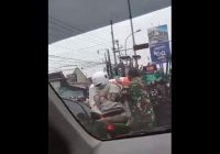 Mainkan Gas Knalpot Brong di Lampu Merah, Pemotor Dikeplak Tentara