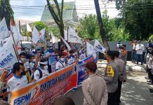 Buruh Berdemo di DPRD Kalsel, Tuntut Kenaikan Upah Minimum Provinsi 2022