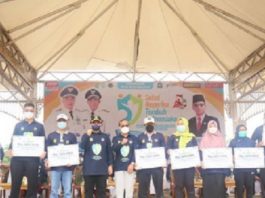 Ibnu Sina Serahkan Santunan kepada Ahli Waris Nakes yang Gugur karena Covid-19