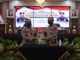 Irjen Nanang Avianto Terima Tongkat Komando Polda Kalteng dari Irjen Dedi Prasetyo