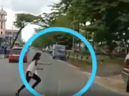 Detik-detik Penyeberang Jalan Nyaris Tertabrak Mobil BPK Saat Menuju Kebakaran di Kelayan A