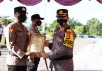 Kapolres Katingan Beri Penghargaan 12 Polisi dan Staf