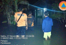 9 Rumah di Plajau HST Terendam, Milik Jarniansyah Terparah, Belasan Warga Ngungsi ke Atas Jembatan