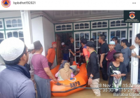 Kondisi Terkini Banjir HST, Keluarga Guru Bakhiet Turut Dievakuasi
