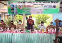 Ketua TP PKK Tanah Bumbu Apresiasi Pelatihan Tenun Khas Pagatan
