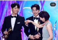 Wah Salam Khas Song Joong Ki dan Song Hye Kyo Kini Digantikan Jeon Yeo Bin, Pamer Kedekatan di Blue Dragon Film Awards