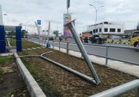 Tiga Tiang Patah di Depan RS Ansari Saleh Banjarmasin Ganggu Arus Lalu Lintas