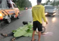 BREAKING NEWS : Diduga Korban Tabrak Lari, Pengendara Vixion Tergeletak Tak Bernyawa di Jalan Sungai Pantai Rantau Badauh