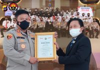 Berhasil Ungkap Kasus Pinjol Ilegal di Kotabaru, Kapolres Jajaran Terima Penghargaan "Presisi Award"