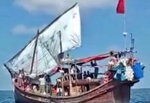TNI AL Tarik Kapal Pengungsi Etnis Rohnigya yang Terombang Ambing di Perairan Aceh