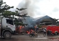 Api Berkobar di Simpang Empat Trisakti Dekat Kompleks Lumba-lumba, Warung Makan Jadi Arang