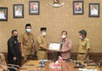 KPSPAMS Desa Purwodadi Tanah Bumbu Terima Penghargaan Pamsimas Award
