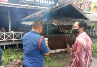 Sebagian Atap Warung Makan Saraba Nyaman Terbakar