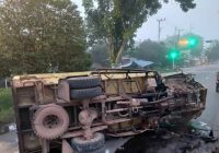 Diduga Mabuk, Pengemudi Truk Tabrak Median Jalan Tjilik Riwut Kalteng