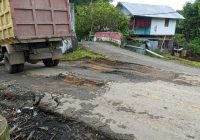 Camat Karang Intan Keluhkan Jalan 3 Desa di Kecamatannya Rusak Akibat Sering Dilalui Truk Bermuatan Material