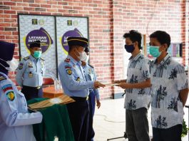 4 Orang Warga Binaan Pemasyarakatan Lapas Narkotika Karang Intan Terima Remisi Natal 2021