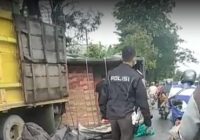 Truk Terbalik di Jalan A Yani Km 11 Kabupaten Banjar, Bikin Lalu Lintas Macet