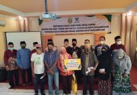 BAZNAS Kota Banjarmasin Serahkan Bantuan Rp 180 Juta Untuk Para Duafa