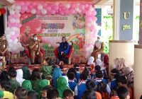 Wah Boneka Susan dan Ria Enes Bacakan Cerita untuk Anak Kalsel di Perpustakaan Palnam