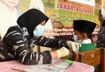 Sambut HUT Ke-59, Korps Wanita TNI AL Terjun Langsung ke Sekolah Berikan Vaksinasi