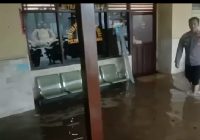 Banjir Serbu Ruangan Markas Polsek Liang Anggang