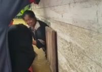 Air di Lok Cantung Naik Cepat, Warga Desa Lobang Baru Terjebak di Atap, Evakuasi Berlangsung Dramatis