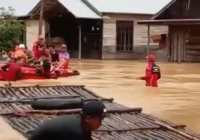 Korban Banjir di Simpang Empat Kabupaten Banjar Mengungsi ke Kebun Karet