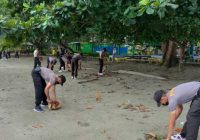 Jempol! 58 Bintara Remaja Polres Kotabaru Bersihkan Objek Wisata Pantai Gedambaan Sarang Tiung