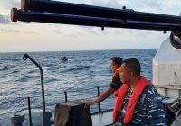 Di Tengah Cuaca Buruk, Kapal Perang RI Selamatkan Nelayan Terombang-ambing di Natuna