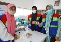 Kelompok Ibu-ibu di Balikpapan Olah Minyak Jelantah Menjadi Wax Sachet