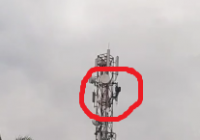 BREAKING NEWS: Seorang Pemuda di Muara Teweh Nekat Naik Tower BTS, Diduga Ingin Akhiri Hidup