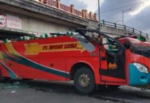 Polisi Buru Sopir Bus Tabrak Dinding Flyover Simpang Lapan Padang Panjang