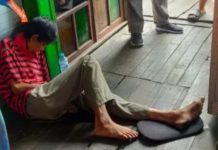Tunawisma Meninggal Terduduk di Depan Sebuah Toko di Jalan Veteran Banjarmasin