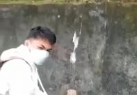 Video Viral Pelajar Cabut Nisan Kuburan Untuk Panjat Pagar Buat Emosi