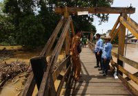 Rusak Diterjang Banjir, Jembatan Pingaran Ilir, Kecamatan Astambul, Kabupaten Banjar Diperbaiki