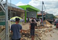BREAKING NEWS Bangunan Roboh Menimpa Seorang Pekerja di Palampitan HSU