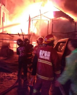 Ruko Pakan Ternak H Yadi di Murung Pudak Tabalong Tengah Malam Ludes Dibakar Api