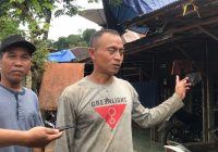 Saat Banjir di Desa Atiim Pengaron, Zaini Sekeluarga 3 Hari 2 Malam Tidur di Atap Tenda