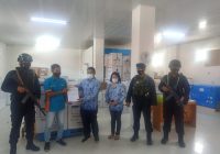 Brimob Kalteng Kawal Kedatangan 14.730 Vial Vaksin di Bandara Tjilik Riwut