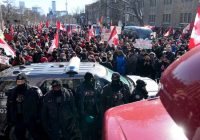 Pendemo Tolak Vaksinasi Penuhi Ibu Kota Kanada, Ada yang Kibarkan Bendera Nazi