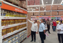 Kadisdag Kalsel Pantau Penjualan Minyak Goreng, Datangi Ritel dan Produsen di HST